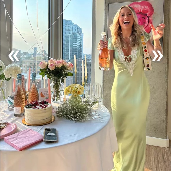 Green Satin maxi dress with lace - Picture 10 of 11